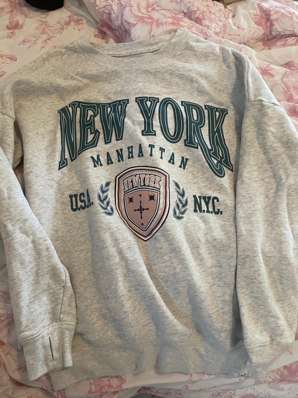 NEW YORK Manhattan Graphic Crewneck Sweatshirt - Gray with Teal & Blush
